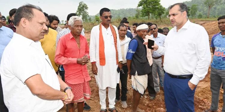 निर्माण कार्यों में मॉनीटरिंग और गुणवत्ता सुनिश्चित कराने में लापरवाही पर सहायक अभियंता और उप अभियंता को तत्काल निलंबित करने के निर्देश
