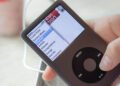 Gen Z को स्मार्टफोन नहीं, पुराने iPod का चढ़ा क्रेज! 2022 में बंद हुआ डिवाइस 2026 में फिर ट्रेंड में