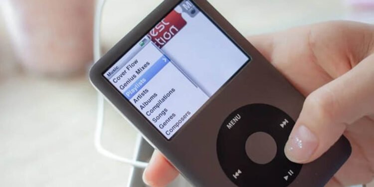 Gen Z को स्मार्टफोन नहीं, पुराने iPod का चढ़ा क्रेज! 2022 में बंद हुआ डिवाइस 2026 में फिर ट्रेंड में