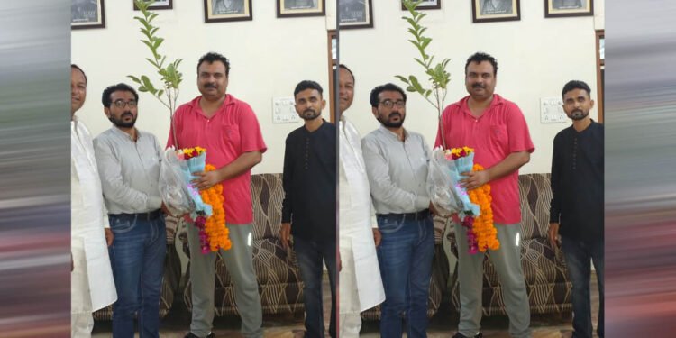 सतना विधायक सिद्धार्थ सिंह कुशवाहा डब्बू जी की उपस्थिति में योगेश तिवारी ने लगाया पौधा