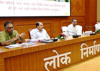 लोक निर्माण विभाग के सचिव ने सड़क एवं भवन निर्माण कार्यों की प्रगति की समीक्षा की