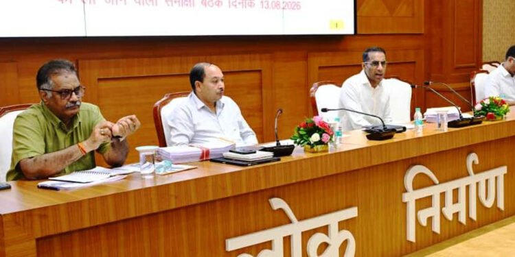 लोक निर्माण विभाग के सचिव ने सड़क एवं भवन निर्माण कार्यों की प्रगति की समीक्षा की