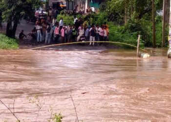 अनूपपुर में भारी बारिश से गिजरी नाला उफना, शहडोल-अमरकंटक मार्ग 12 घंटे से बंद