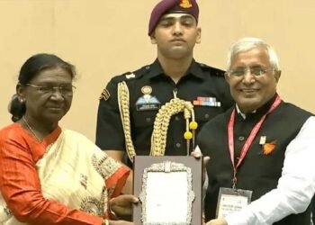 उज्जैन के सतीश दवे को राष्ट्रपति मुर्मू ने किया सम्मानित, पांच दशक की रंगयात्रा को मिला राष्ट्रीय पुरस्कार