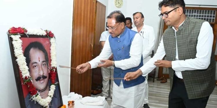 स्व. दिलीप सिंह जूदेव की पुण्यतिथि पर वित्त मंत्री ओपी चौधरी ने किया श्रद्धापूर्वक नमन