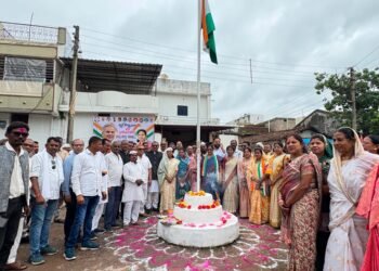 नगरी में विधायक अंबिका मरकाम ने फहराया तिरंगा, एकता और लोकतांत्रिक मूल्यों की रक्षा का लिया संकल्प