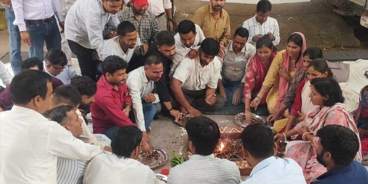 सद्बुद्धि यज्ञ कर कृषि विस्तार अधिकारियों ने फूंका विरोध का बिगुल, eHRMS के खिलाफ अनोखा प्रदर्शन