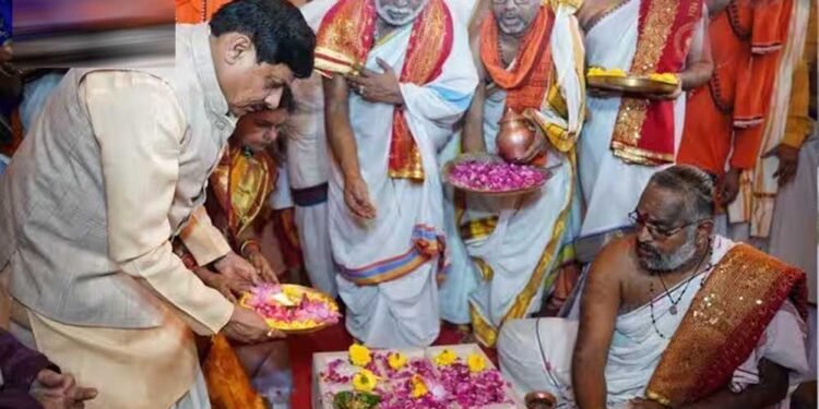 ओंकारेश्वर पहुंचे CM मोहन यादव, सपत्नीक किए ज्योतिर्लिंग दर्शन; 2200 करोड़ के पंचायतन मंदिर का शिलान्यास