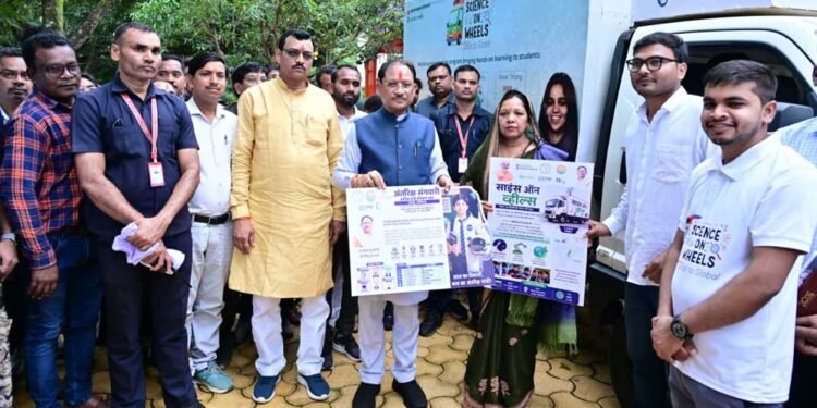 मुख्यमंत्री ने ‘अंतरिक्ष संगवारी’ अंतरिक्ष यात्री प्रशिक्षण पहल का किया शुभारंभ