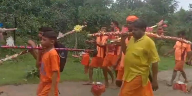 ग्राम बिलासपुर में श्रद्धा और उत्साह के साथ निकाली गई कांवड़ यात्रा