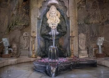 झारखंड के इस मंदिर में 24 घंटे होता है शिवलिंग का जलाभिषेक, रहस्य आज भी बरकरार