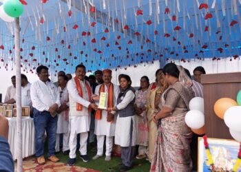 प्रतिभा सम्मान से नई लेदरी में खिला शिक्षा का गौरव, मेधावी छात्राओं को मिला पुरस्कार