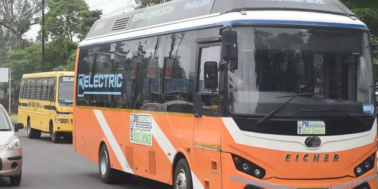 भोपाल में ई-बस कर्मचारियों को सुरक्षित ड्राइविंग और यात्री व्यवहार का प्रशिक्षण, महिलाओं-बुजुर्गों की सहायता पर जोर