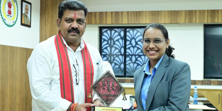 रायपुर : उप मुख्यमंत्री विजय शर्मा ने राष्ट्रपति भवन से आमंत्रण मिलने पर रेणुका गोस्वामी को दी बधाई