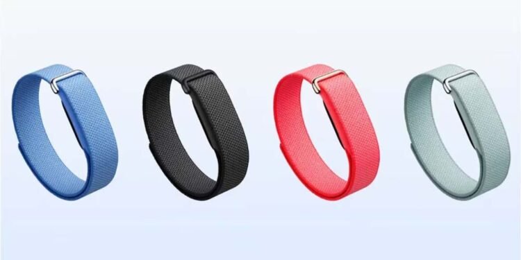 Google ला रहा बिना स्क्रीन वाला Fitbit Air, 7 दिन चलेगी बैटरी, जानें फीचर्स