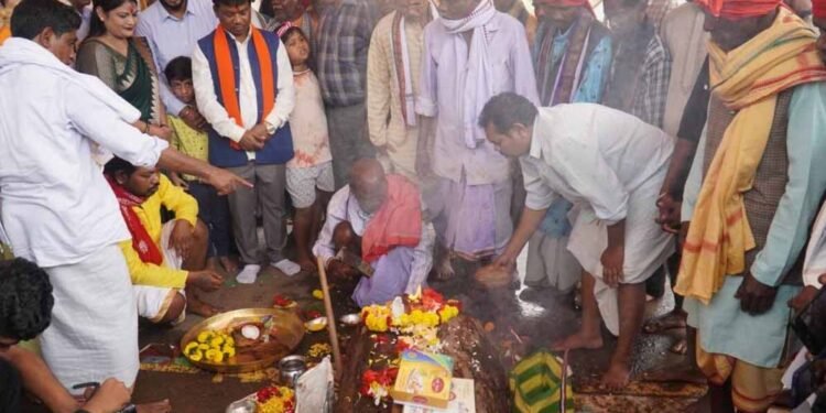 बस्तर दशहरा की पहली रस्म ‘पाट जात्रा’ संपन्न, शुरू हुआ ऐतिहासिक पर्व का आगाज