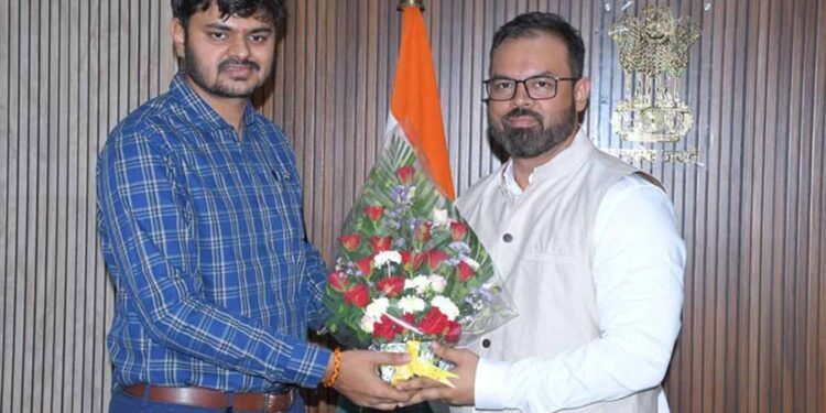चार्ज संभालते ही एक्शन में मुंगेली कलेक्टर, कार्यालयों का औचक निरीक्षण; जनदर्शन का समय भी बदला