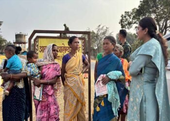 CG में बाढ़ से क्षतिग्रस्त पुलिया का कलेक्टर ने किया निरीक्षण, जल्द मरम्मत के दिए निर्देश