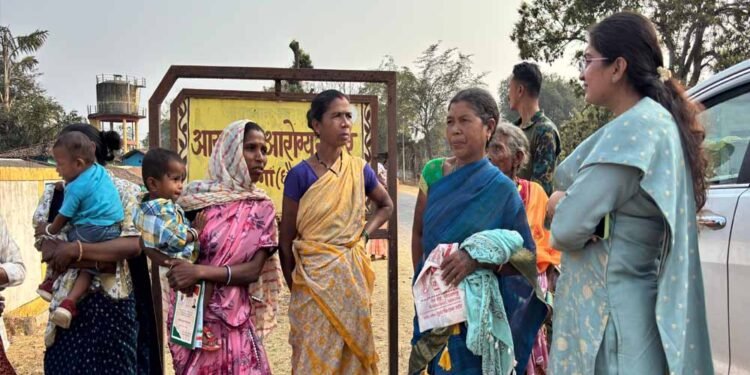 CG में बाढ़ से क्षतिग्रस्त पुलिया का कलेक्टर ने किया निरीक्षण, जल्द मरम्मत के दिए निर्देश