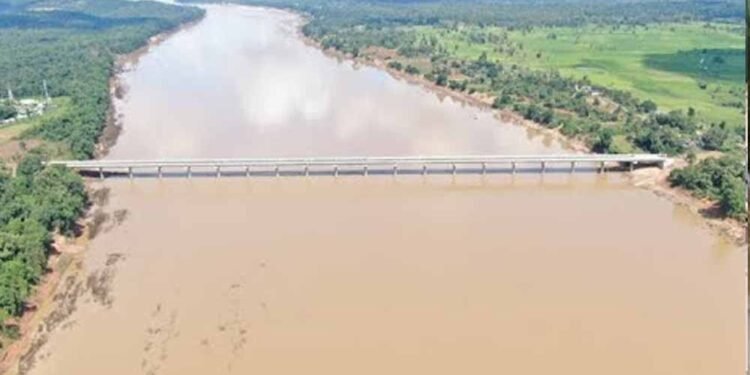 Bastar में डेंजर लेवल के पार इंद्रावती नदी, लगातार बारिश से नदी-नाले उफान पर