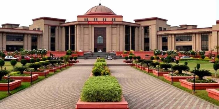 CG हाईकोर्ट का बड़ा फैसला, तबादले से कर्मचारी की अर्जित वरिष्ठता खत्म नहीं होगी