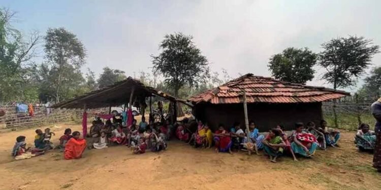 बस्तर में अपराध रोकने का अनोखा तरीका, गलती पर पूरे समाज को देना पड़ता है सामूहिक भोज