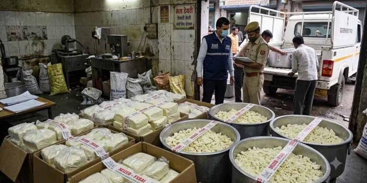 बिलासपुर में फूड सेफ्टी विभाग की बड़ी कार्रवाई, 19 जगह छापेमारी; 117 KG मिठाई नष्ट