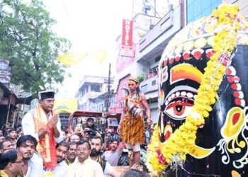 हर हर महादेव’ के जयघोष से गूंजा नरेला, मंत्री विश्वास सारंग की अगुवाई में निकली बाबा महाकाल की भव्य शाही सवारी