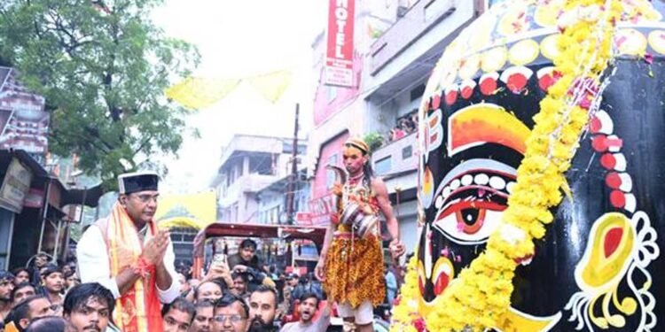 हर हर महादेव’ के जयघोष से गूंजा नरेला, मंत्री विश्वास सारंग की अगुवाई में निकली बाबा महाकाल की भव्य शाही सवारी