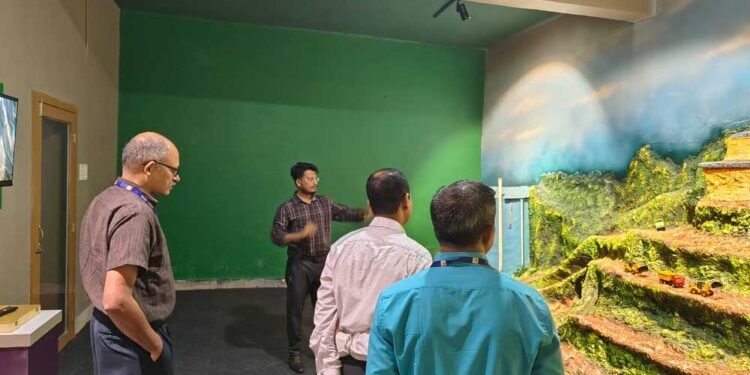 इसरो के वैज्ञानिकों ने किया जिला विज्ञान केंद्र दंतेवाड़ा का भ्रमण