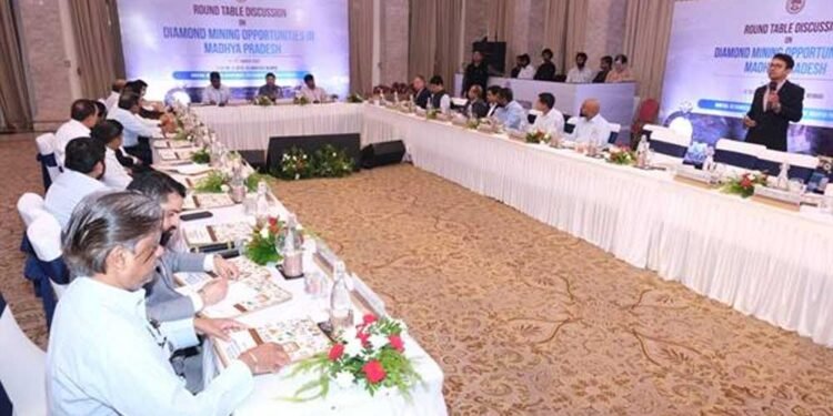 मध्यप्रदेश में हीरा खनन उद्योग में गतिविधियां तेज करने की पहल