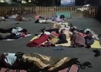 बदनावर-टिमरवानी फोरलेन मुआवजे को लेकर किसानों का प्रदर्शन, खुले आसमान के नीचे गुजारी रात