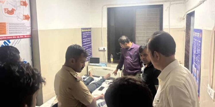 रीवा में 88 घंटे से भूखा बैठा था युवक, आधी रात कलेक्टर के आश्वासन पर टूटा गतिरोध