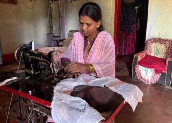 महतारी वंदन योजना से मिली आर्थिक संबल की ताकत, बचत से खरीदी सिलाई मशीन