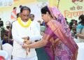 राखी बंधवाकर भावुक हुए मुख्यमंत्री साय