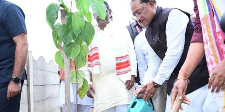 शिक्षा समाज के विकास का मूल मंत्र, भावी पीढ़ी को शिक्षित करना हम सभी की जिम्मेदारी : मुख्यमंत्री विष्णु देव साय