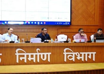 लोक निर्माण विभाग के सचिव ने सड़क एवं भवन निर्माण कार्यों की प्रगति की समीक्षा की