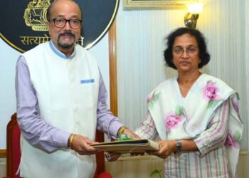 राज्यपाल  डेका को लोक सेवा आयोग की अध्यक्ष सु शांडिल्य ने वार्षिक प्रतिवेदन सौंपा