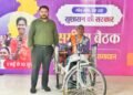 एक आवेदन से आसान हुई दिव्यांग अशोक की राह, आवेदन के दिन ही मिली ट्राईसायकल