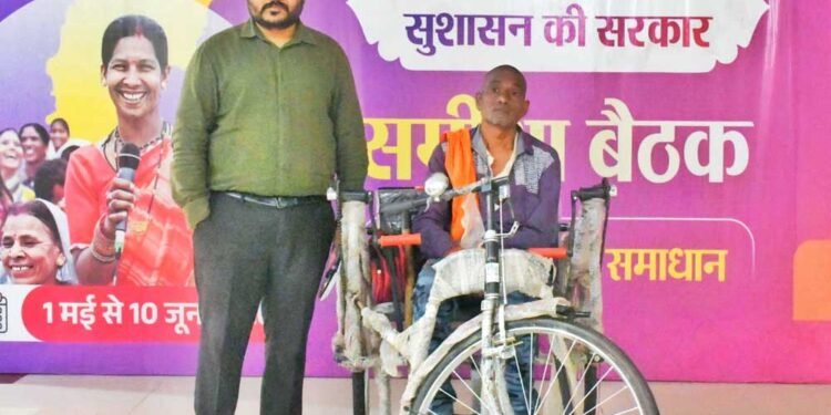 एक आवेदन से आसान हुई दिव्यांग अशोक की राह, आवेदन के दिन ही मिली ट्राईसायकल