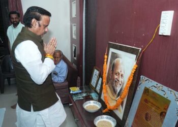 उपमुख्यमंत्री  राजेंद्र शुक्ल ने स्व.  पारस जैन के निवास पहुंचकर परिजनों से की भेंट, व्यक्त की शोक संवेदना