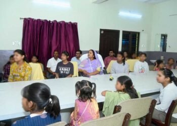 मंत्री  लक्ष्मी राजवाड़े ने बालिका गृह की बेटियों के साथ सुनी ‘मन की बात’ ’