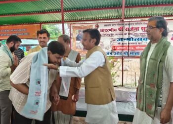 उप मुख्यमंत्री ने जान जोखिम में डालकर गायों की रक्षा करने वाले गौ सेवकों को किया सम्मानित