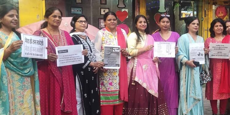 स्वदेशी फैशन शो में आत्मसमर्पित महिलाओं ने बढ़ाया आत्मविश्वास, रैंप पर दिखाया हुनर
