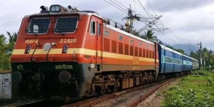 AC कोच भी नहीं सुरक्षित! रायपुर आ रही छात्रा की सोने की चेन चोरी, 29 दिनों में 14 केस