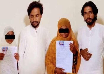 हम अपने घर जाना चाहते हैं…’ PAK में जबरन धर्म परिवर्तन-निकाह का आरोप, अदालत के बाहर रोती रहीं दो हिंदू बहनें