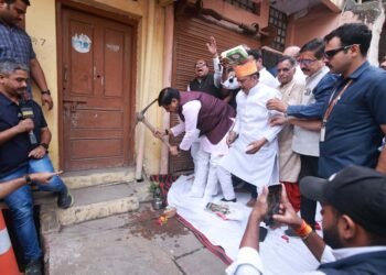 जिस घर में जन्मे, छोटे से बड़े हुए, खेले-कूदे…,’ कहते-कहते भावुक हुए सीएम डॉ. यादव, अपने ही घर पर आखिर क्यों चलाई गैंती?
