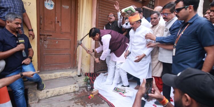 जिस घर में जन्मे, छोटे से बड़े हुए, खेले-कूदे…,’ कहते-कहते भावुक हुए सीएम डॉ. यादव, अपने ही घर पर आखिर क्यों चलाई गैंती?