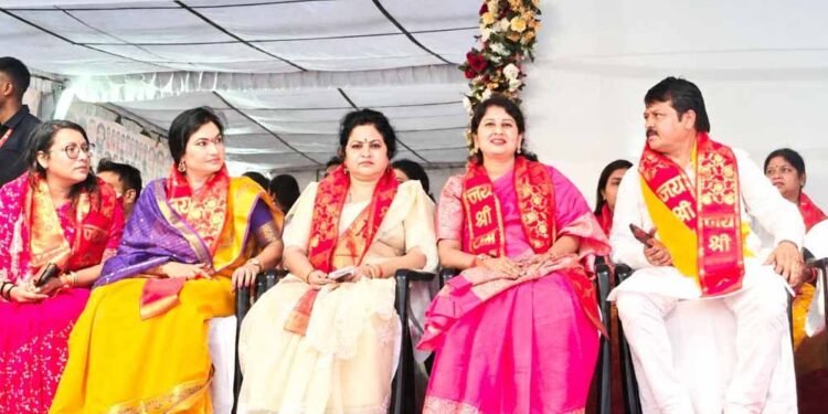रायपुर के महादेव घाट पर भव्य महाआरती, CM विष्णुदेव साय समेत कई जनप्रतिनिधि हुए शामिल