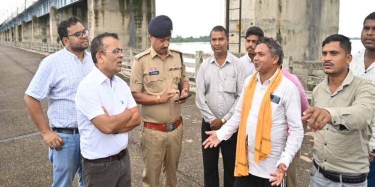 गंगरेल बांध के सभी 14 गेट खुले, महानदी के तटीय क्षेत्रों में प्रशासन अलर्ट मोड पर